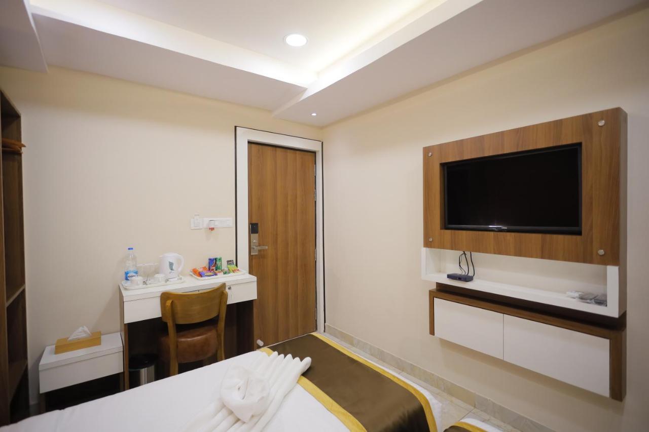 The Avenue Hotel Ballygunge Kolkata Exterior photo