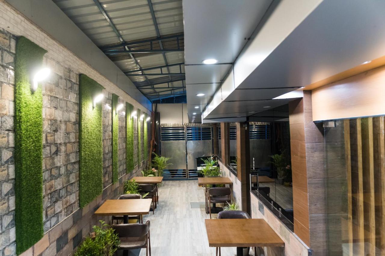 The Avenue Hotel Ballygunge Kolkata Exterior photo