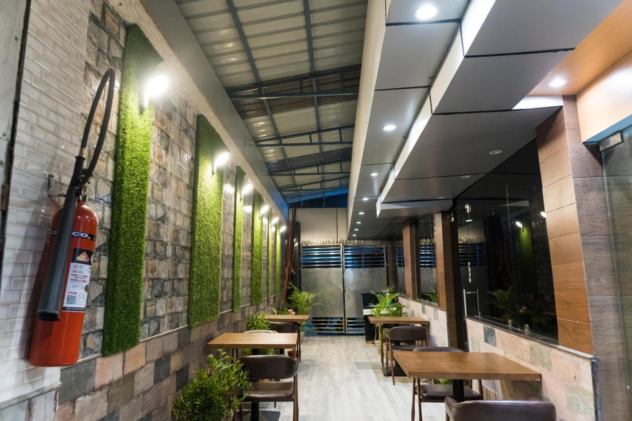 The Avenue Hotel Ballygunge Kolkata Exterior photo